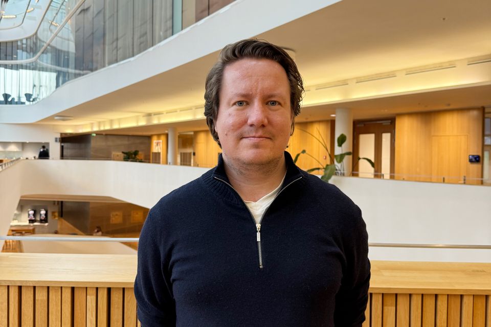 NTB_PRM's tweet card. Sparebanken Norge har fått de aller første reklamasjonene fra kunder som har blitt svindlet med falske QR-koder.