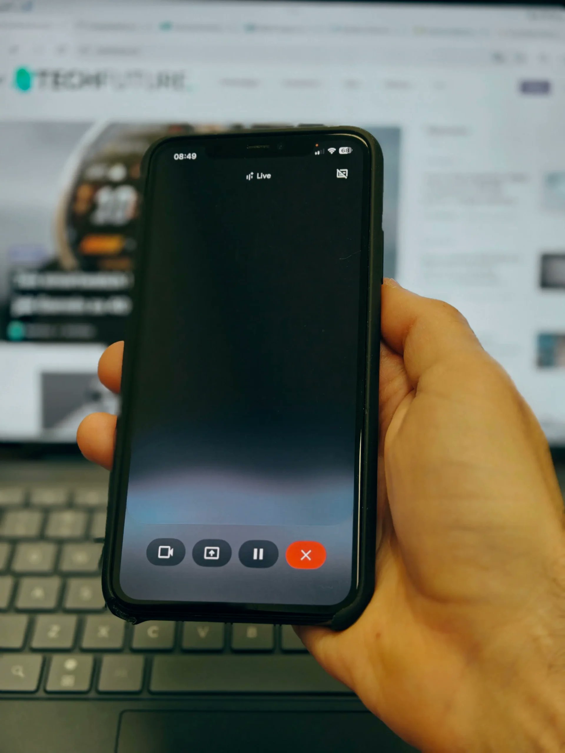 TechFuture_pl's tweet card. Polski język osiągnął 88% dokładności w testach AI, przewyższając angielski i chiński. Przełomowe badanie otwiera nowe możliwości dla polskiej branży.