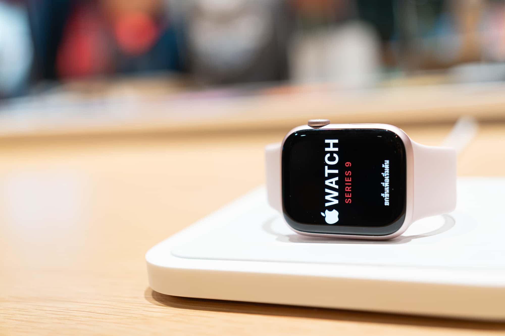 BasicTutorial's tweet card. Die Apple Watch ist bislang nur zu iOS-Geräten kompatibel. Xiaomi arbeitet aber einem Leak zufoge derzeit an einer App, die das ändern soll.