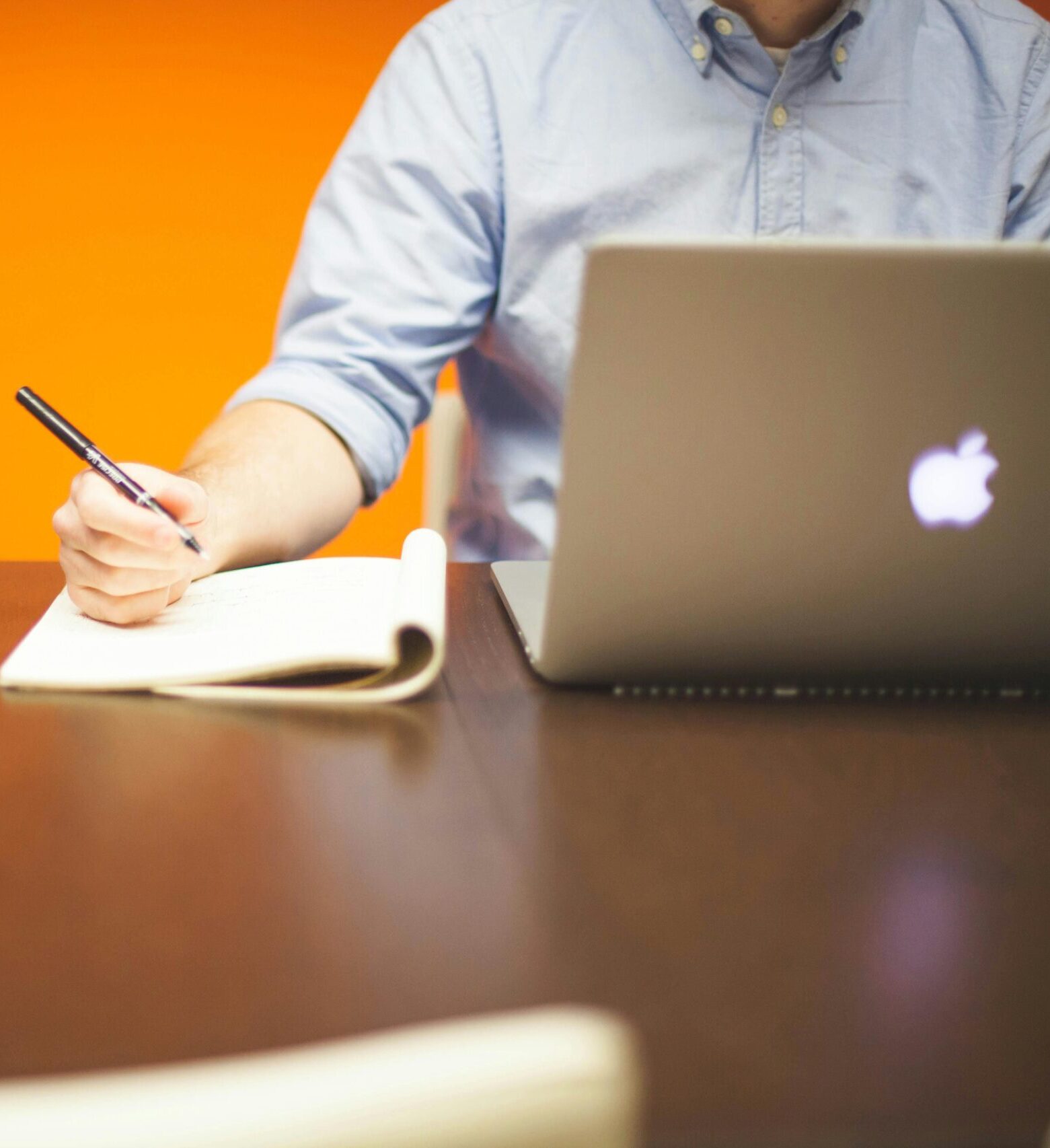 LfStyleTech's tweet card. If you can dream it, Mac can help you do it. From speed to power, from security to value, the MacBook range, supercharged with the M1, M2