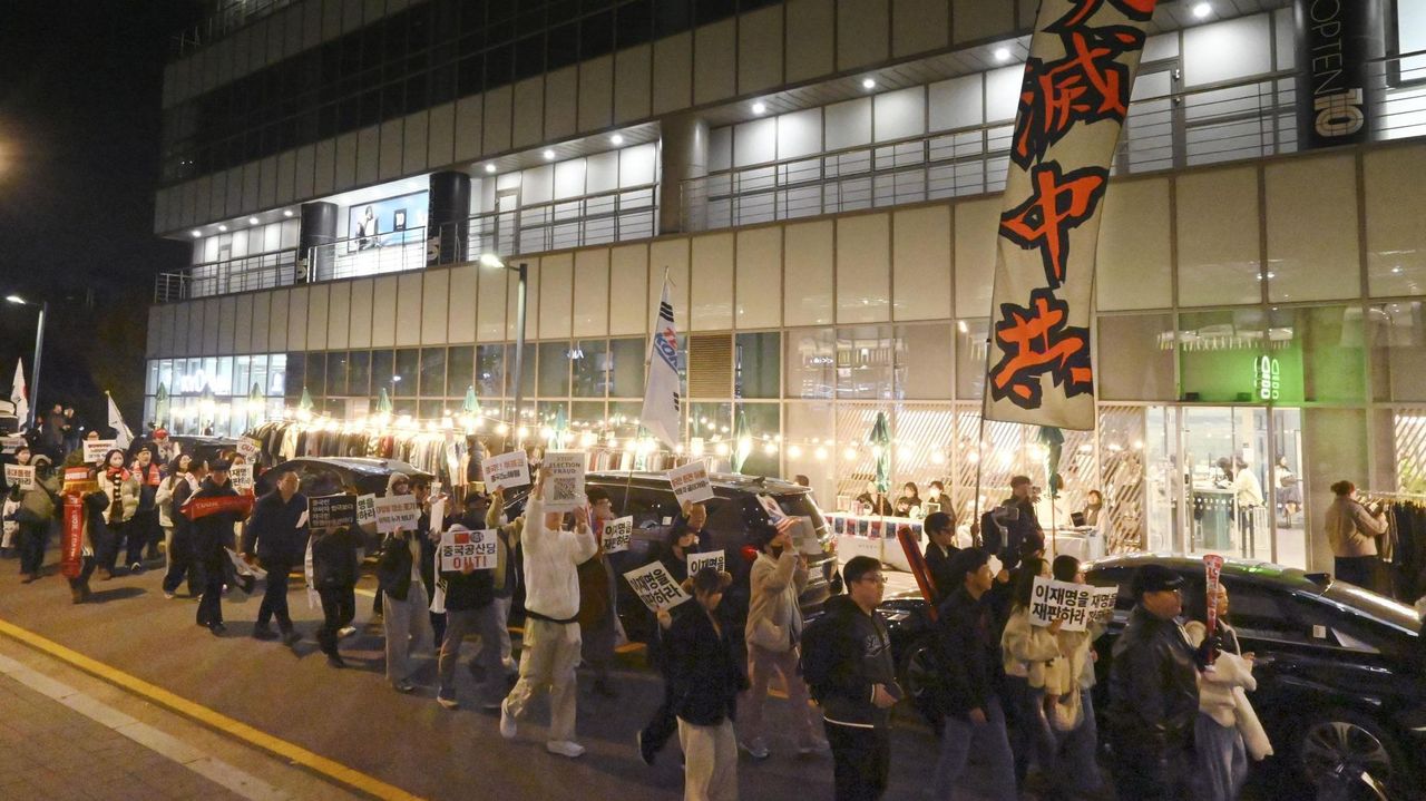 YahooNewsTopics's tweet card. 【ソウル共同】韓国で中国人排斥を主張するヘイトスピーチが拡大し、政府が対策に苦心している。尹錫悦前大統領の昨年末の「非常戒厳」宣言後、弾劾された尹氏の支持者らがデモで訴えていたが、今年9月に中国人団