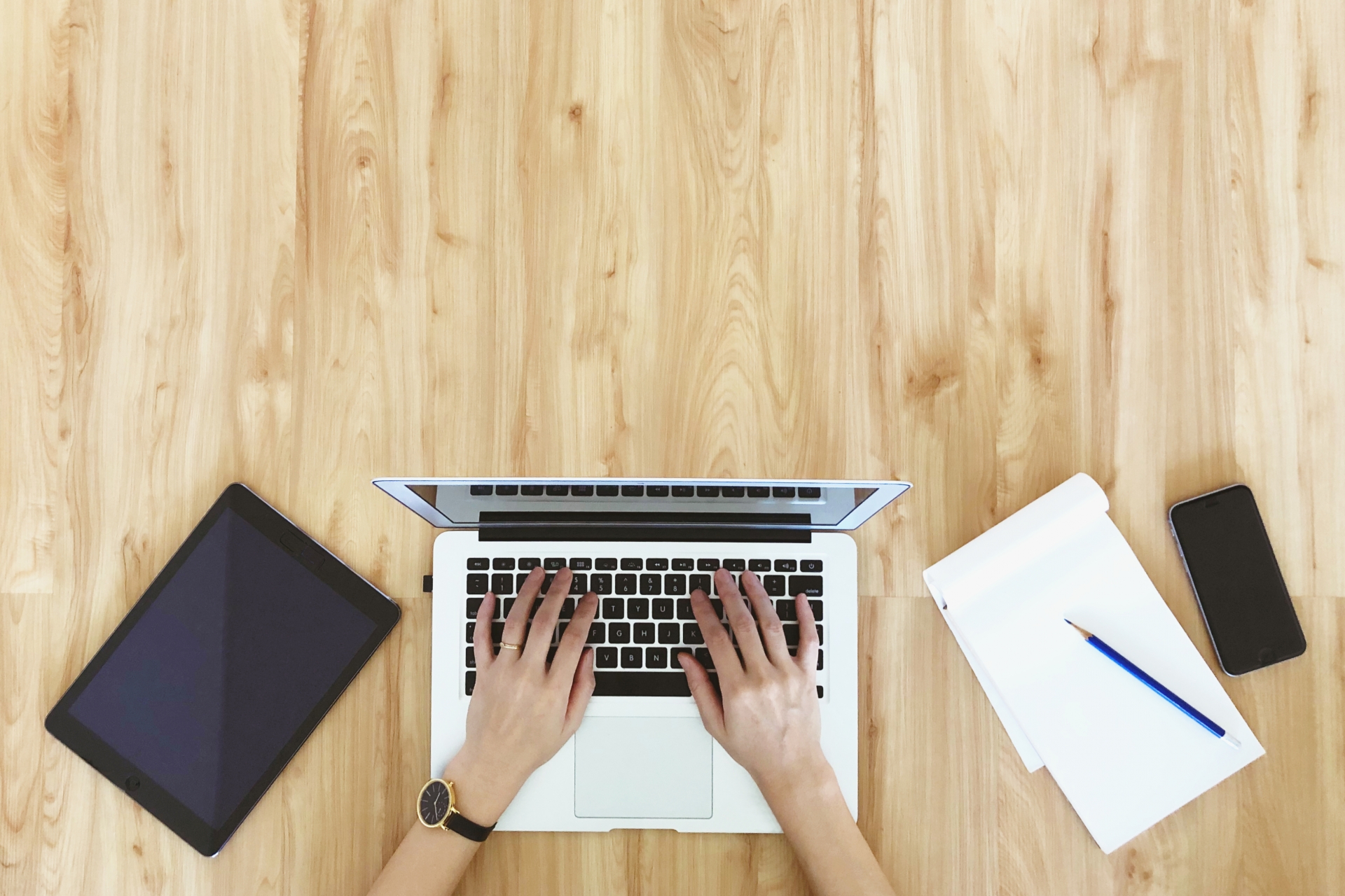 bj55p's tweet card. はじめまして、私は専業Webライターの松井ひろたかです。私は2020年8月から旅行の特化ブログの運営を始めて、2022年3月から副業でWebライターを始めました。2023年7月に派遣社員として働いていた職場を退職し、Webライターとして独立