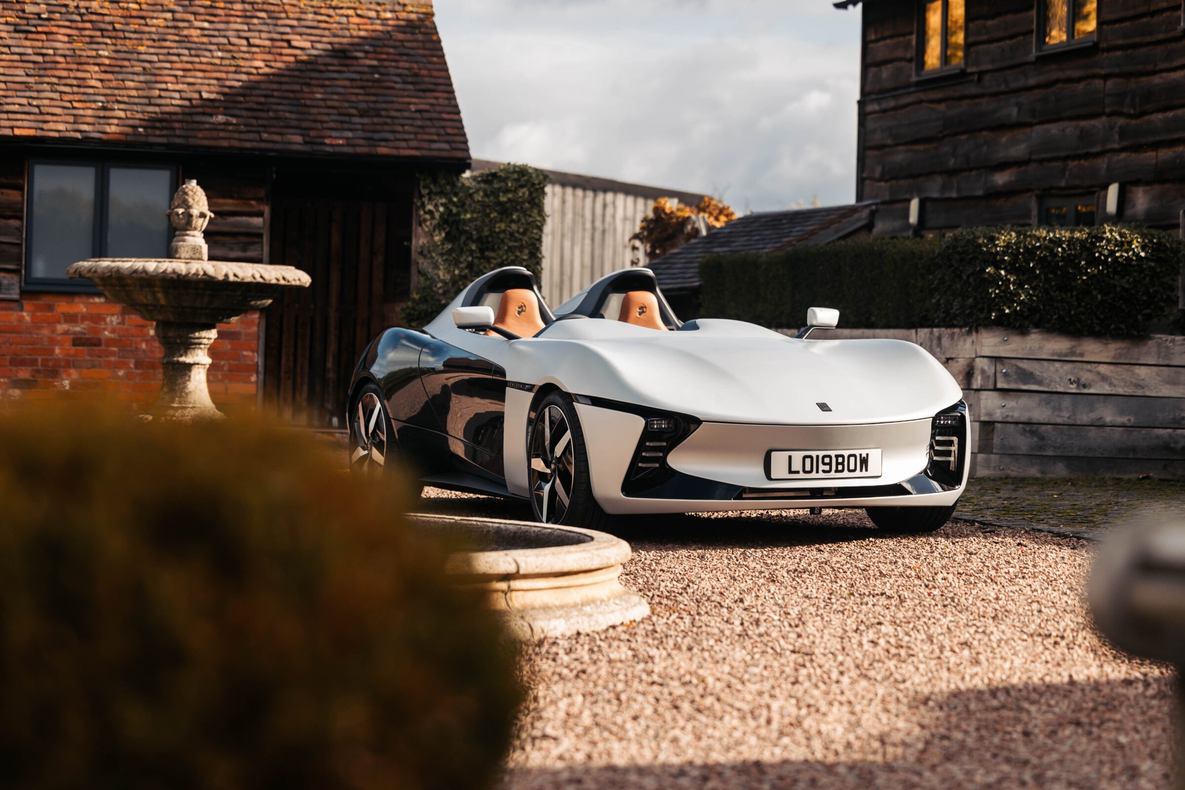 WhichEVNet's tweet card. Pioneering electric vehicle (EV) company, Longbow, has pulled the covers off the Aesthetic Dynamic Demonstrator of its first model, the