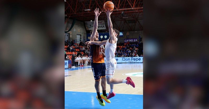 LaRegion's tweet card. El equipo de Moncho López firmó su mejor partido de lo que va de temporada para ganar por aplastamiento al Tizona e irse al parón en zona de play off