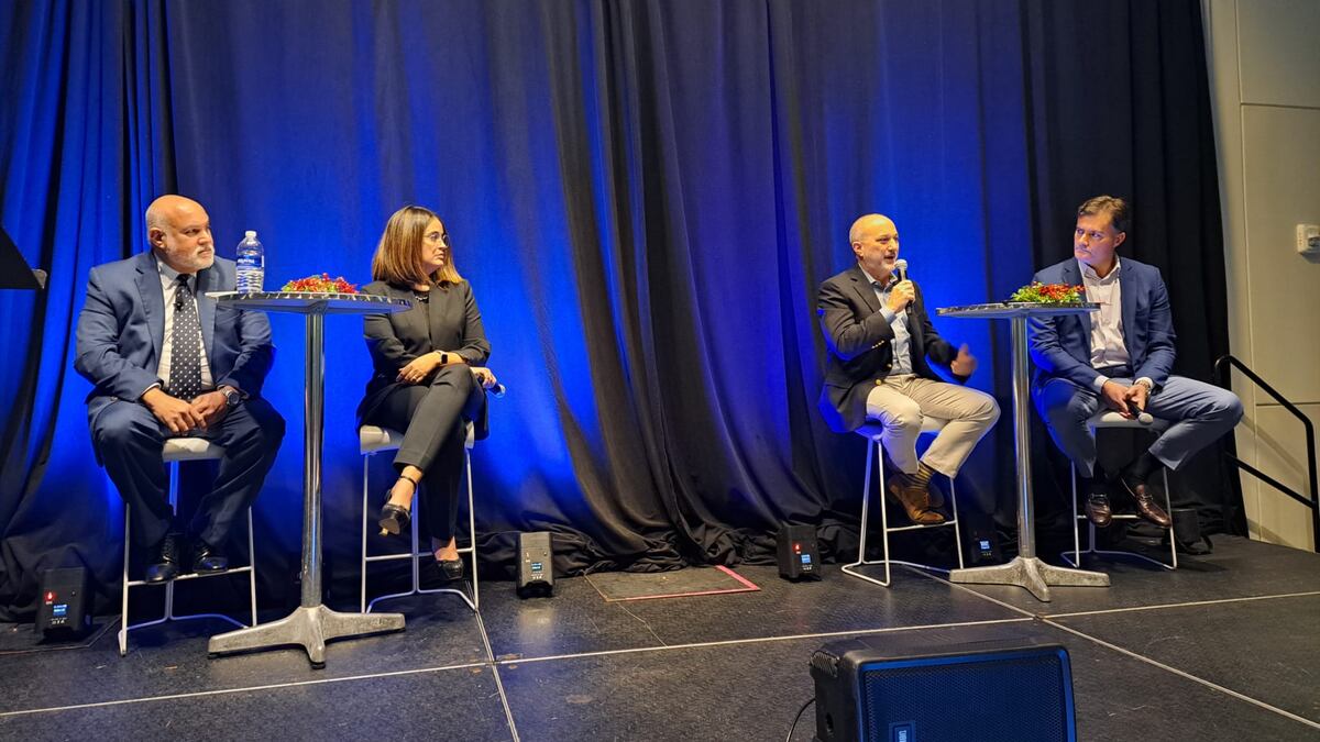 IntEconomicspr's tweet card. Los aranceles que contempla el presidente Trump, conflictos geopolíticos y alzas en salarios incidirán en lo que pagarán los consumidores a la hora de hacer la compra, según economistas