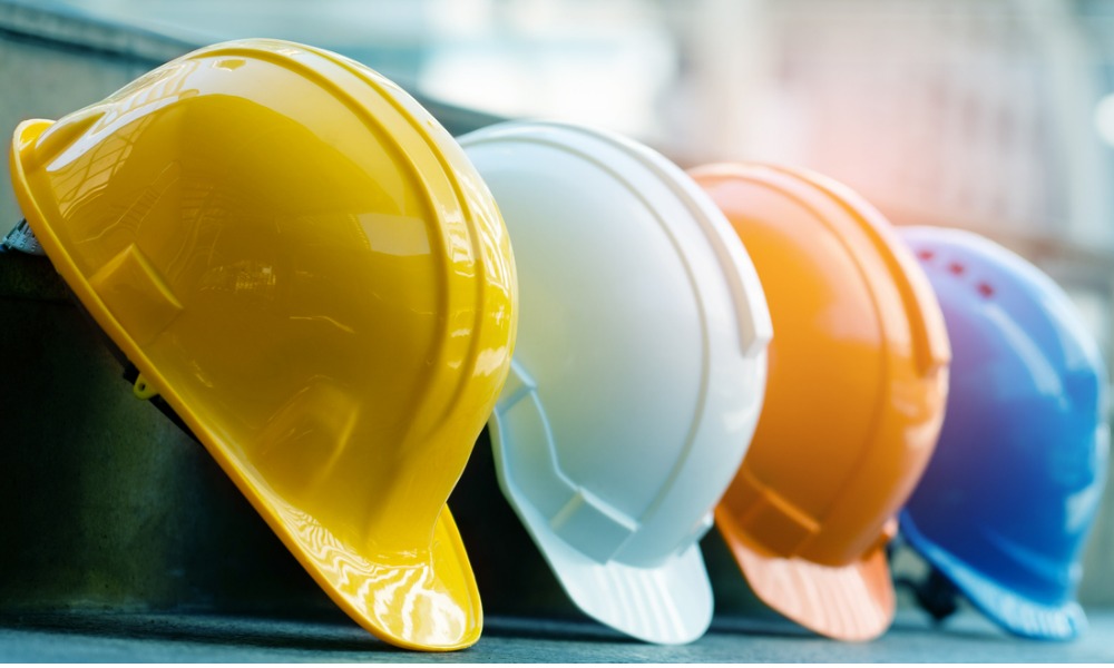 OSkillsNetwork's tweet card. How can HR leaders implement skills-based hiring?