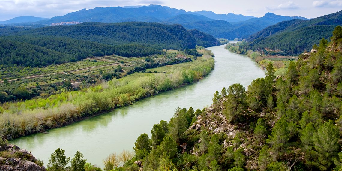 CleverpyML's tweet card. Water resources | Ebro River, Spain