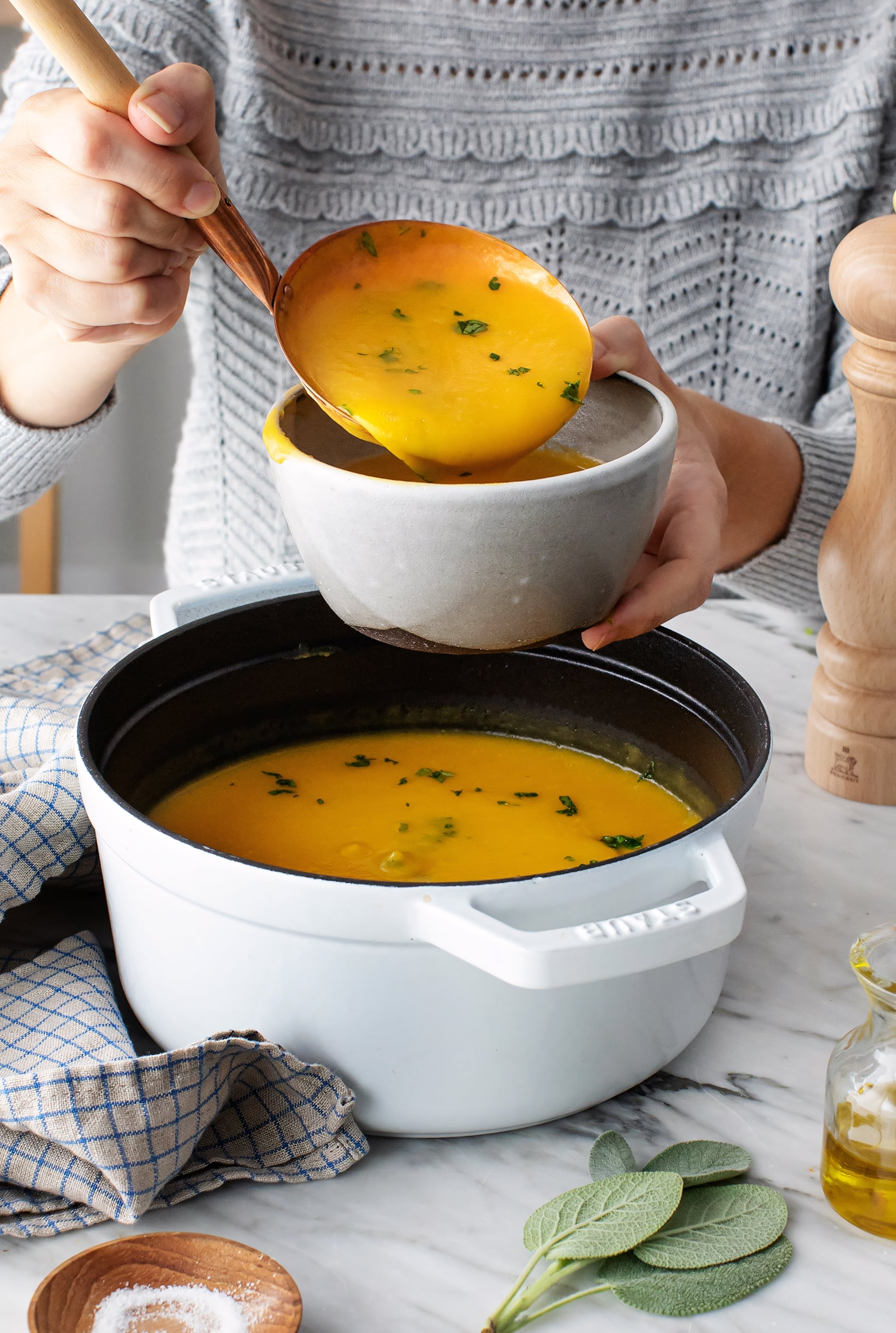 paylessforoil's tweet card. This butternut squash soup recipe is the best! Made with squash, ginger, rosemary & sage, it's super creamy and full of cozy fall flavor.