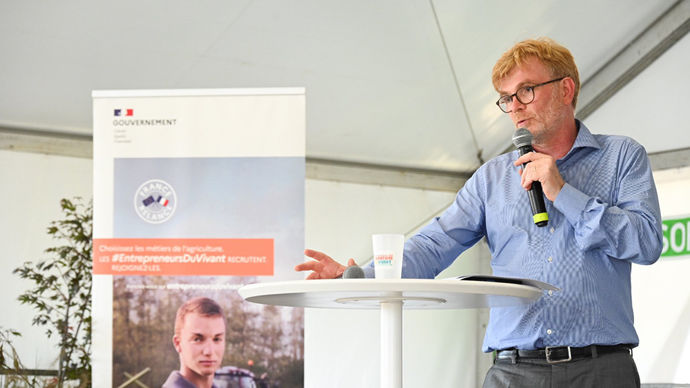 FranceAgricole's tweet card. Lors du festival Terre de Jim à Cambrai, Marc Fesneau, le ministre de l’Agriculture, a présenté deux mesures fortes en faveur de l’installat...