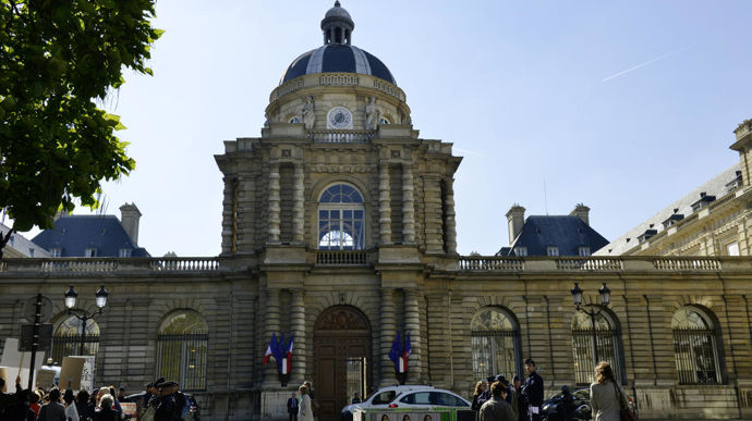 BenoitDevault's tweet card. Après des débats nourris, les sénateurs ont finalement voté contre la ratification de l’accord commercial entre l’Union européenne et le Can...