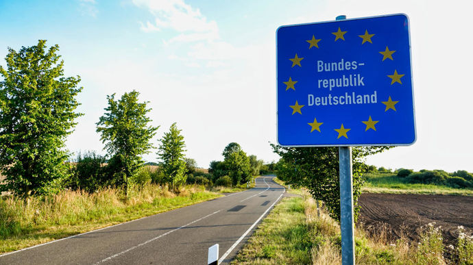 FranceAgricole's tweet card. La France métropolitaine ne compte pas moins que 2 913 kilomètres de frontières. Si montagnes, lacs ou forêts constituent des barrières natu...