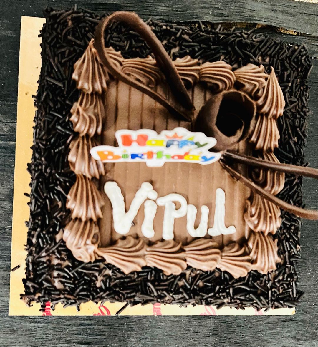 vips9395's tweet card. 💬 0  🔁 0  ❤️ 0 · Thank you for all your birthday cakes & greetings. Yes, another long year and another number added to my age, but it is still great to hear from all of you out there. 😊❤️ (at Nav…