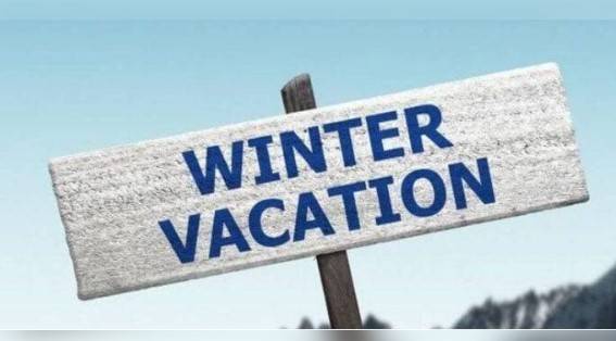 Nawaiwaqt_'s tweet card. سرکاری نوٹیفکیشن کے مطابق، تعطیلات کے دوران عدالت کے دفاتر کھلے رہیں گے اور اہم، پہلے سے طے شدہ مقدمات کی سماعت جاری رکھی جائے گی۔ یاد رہے کہ وفاقی آئینی عدالت