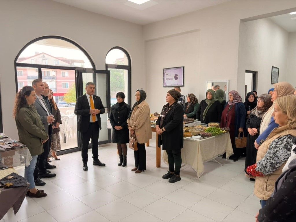 seskocaeli's tweet card. Kartepe Belediyesi Meslek Edindirme Kursları (KARMEK) kursiyerleri, Duchenne Musküler Distrofi (DMD) hastası Uras Ege'nin tedavisine katkı sağlamak amacıyla yardım etkinliği düzenledi