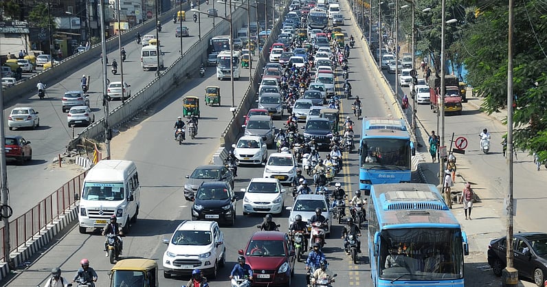 DeccanHerald's tweet card. Mobility Blueprint: Namma Yatri survey shows most Bengaluru commuters would ditch private vehicles if last-mile connectivity improves.