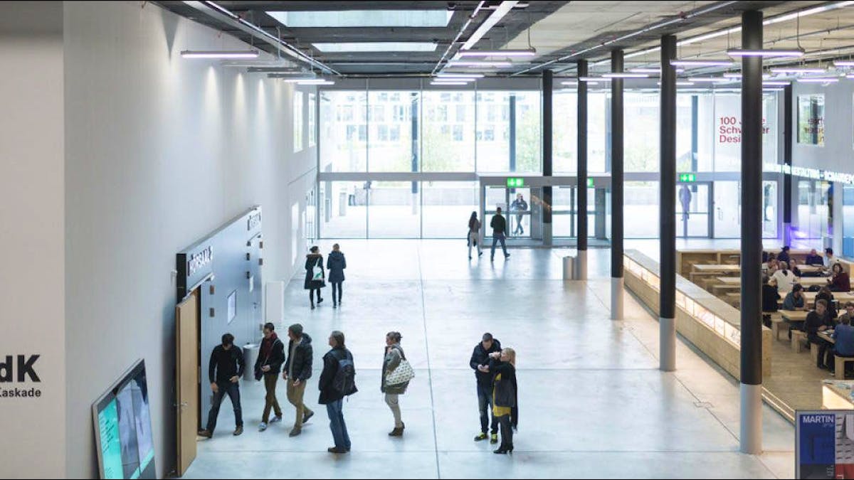 cpycpycpycpycpy's tweet card. An der Zürcher Kunsthochschule wurde ein Film über die Proteste in Hongkong gezeigt. Die chinesische Botschaft intervenierte beim Rektor.