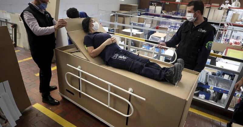 cpycpycpycpycpy's tweet card. A Colombian company has created a hospital bed from cardboard that can turn into a coffin if a...