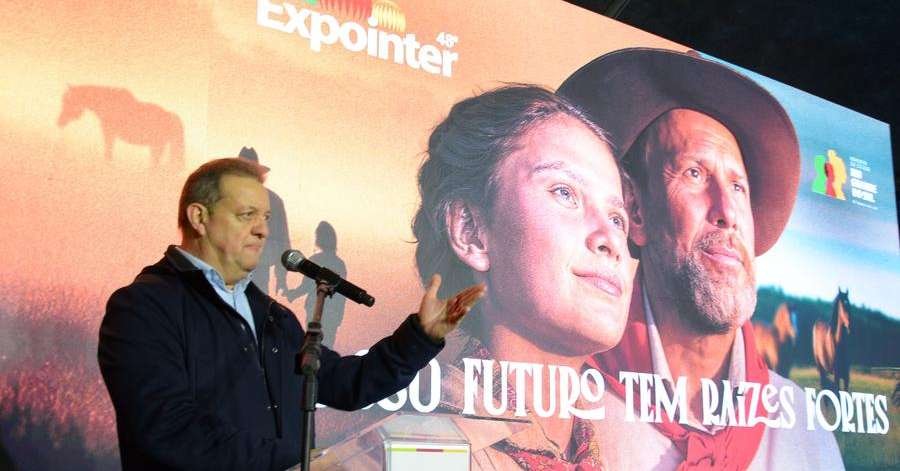 BlogdoCaioRocha's tweet card. Ação atende objetivos promocionais e políticos relacionados à feira e ao endividamento dos produtores gaúchos