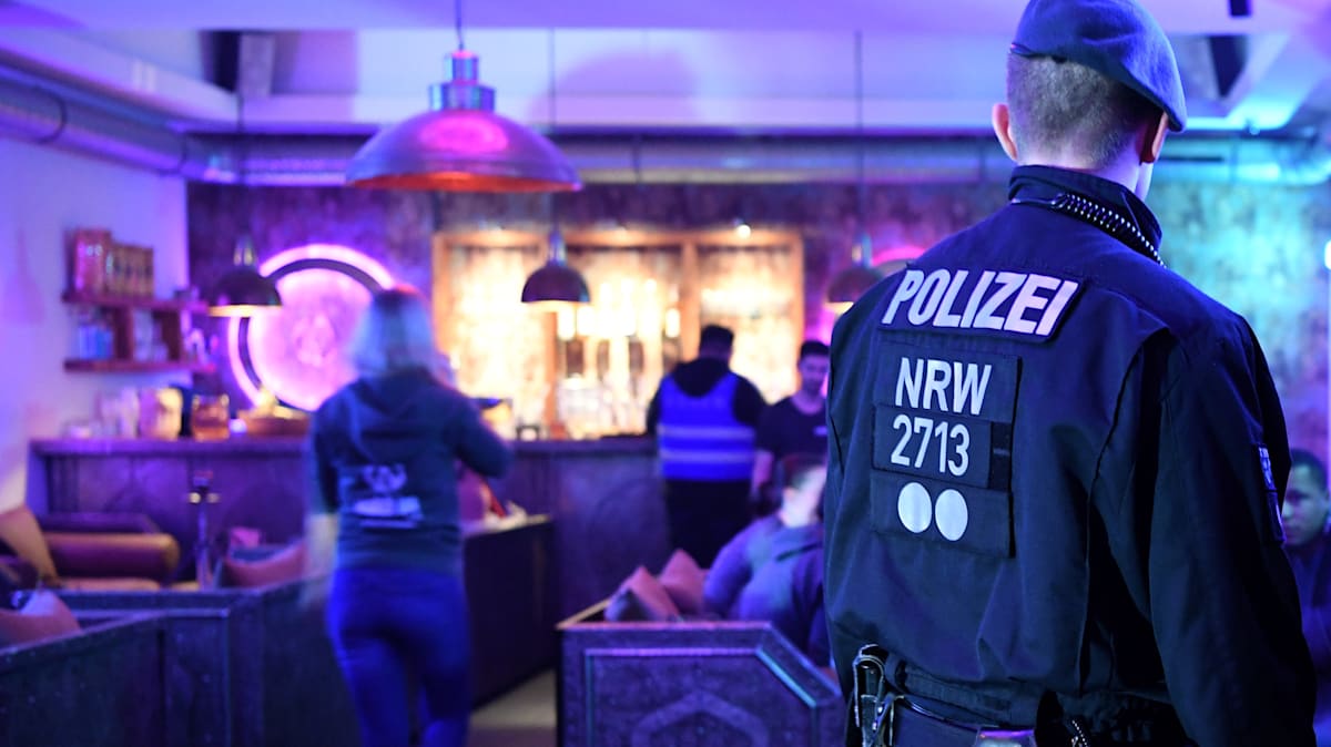 claudia_kade's tweet card. Ralph Ghadban beschäftigt sich seit Jahren mit kriminellen arabischen Clans. Deutschland unterschätze die Gefahr, warnt der Publizist schon seit Längerem. Nun wird er bedroht und erhält Polizeischu...