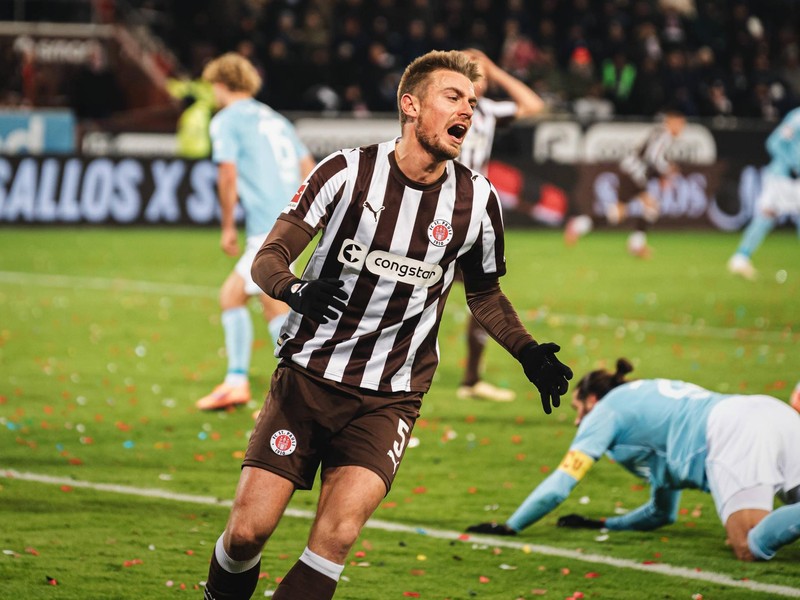 abendblattpauli's tweet card. Nach dem 0:1 gegen Union Berlin lieferte sich der Profi des FC St. Pauli in den Katakomben einen Schlagabtausch. Der Ablauf im Wortlaut.