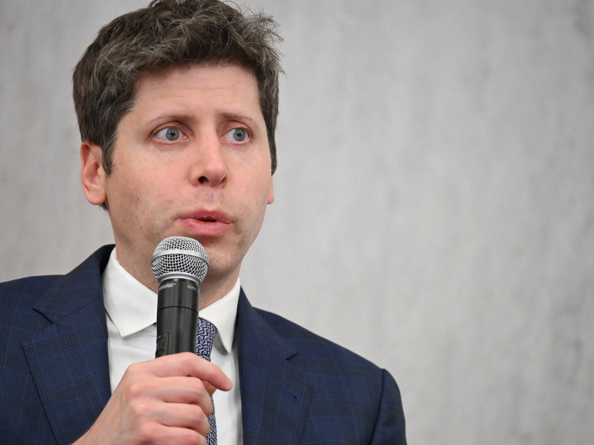 aljazeeraTech's tweet card. أعرب سام ألتمان المدير التنفيذي لشركة "أوبن إيه آي" عن قلقه من اهتمام "غوغل" ودفعها بالذكاء الاصطناعي في كافة المنتجات.