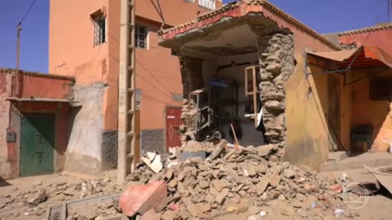 jornalnacional's tweet card. Os enviados especiais Bianca Rothier e Felipe Byington encontram moradores que não têm para onde ir.