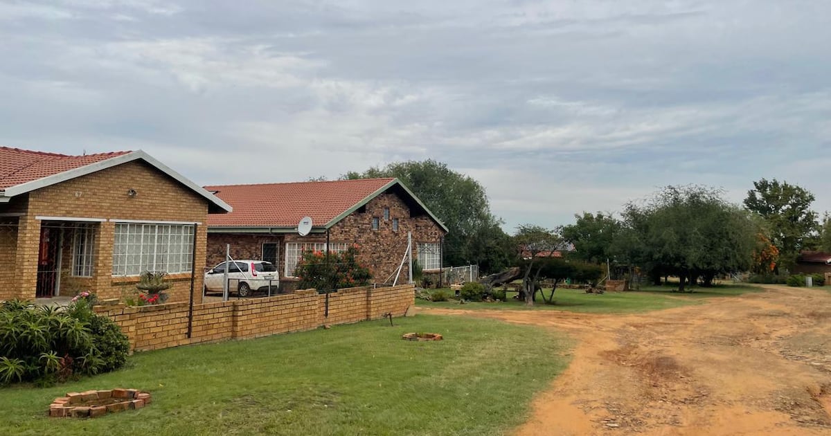 darkreaderIX's tweet card. The third Boer War has broken out in Kleinfontein, the “Afrikaner cultural settlement” near Bronkhorstspruit where “black people are allowed to visit but not stay over or work,” and this time, it is...