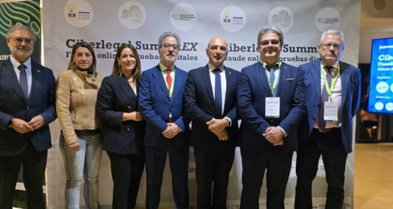 CUMe_UEx's tweet card. Este congreso, promovido y difundido por el Centro Universitario de Mérida, se enmarca en la Cátedra de Ciberseguridad INCIBE-UEx-CUMe