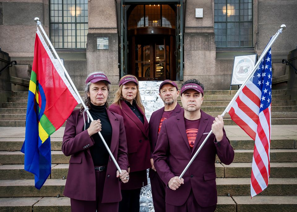 NTB_PRM's tweet card. Blodspor, en spesiallaget forestilling fra Tromsø-kompaniet Ferske Scener, fyller Nasjonalbiblioteket lørdag 29. november. Med utgangspunkt i samisk utvandring til USA og den norske migrasjonen til...