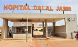 SunuDiotaye's tweet card. Un projet sensible sous tension Le chantier du bâtiment R+2 de Dalal Jamm concentre de fortes inquiétudes.Ce bâtiment devait accueillir les unités de greffe de moelle et de PMA.L’Arcop mandate alors...