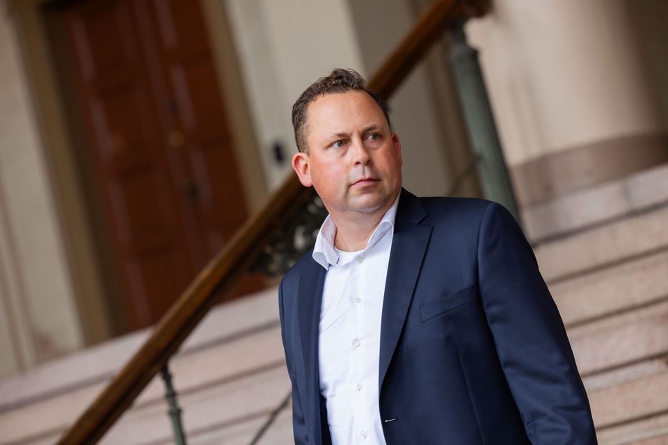 NTB_PRM's tweet card. 4 av 10 advokatfullmektiger har jobbet ulovlig mye, viser en ny undersøkelse fra Juristforbundet. Flere sier også de har endret på timelistene sine, for at det ikke skal fremgå hvor mye de faktisk...