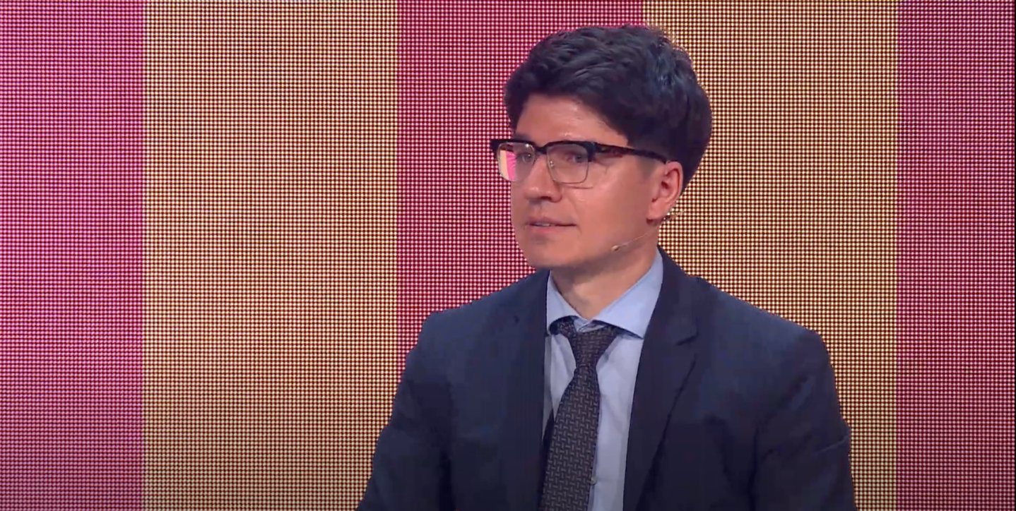 CuriousCatsAI's tweet card. Synthesized raises $20 million Series A to tackle AI testing challenges; Deutsche Bank cuts test data time in half.