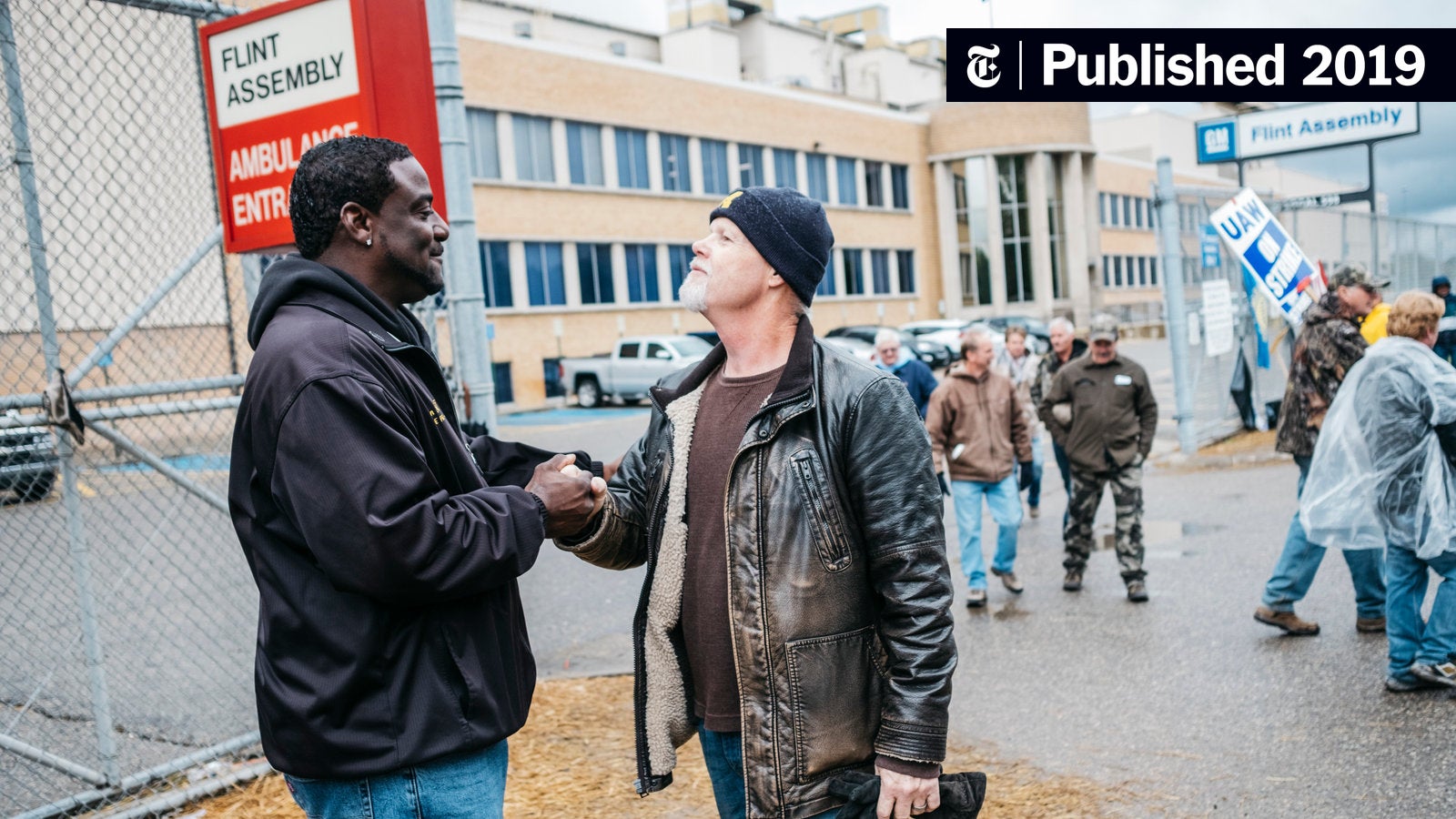 mjchriskim's tweet card. The accord reportedly includes wage increases and lump-sum payments, along with a formula for temporary workers to become full-time employees.