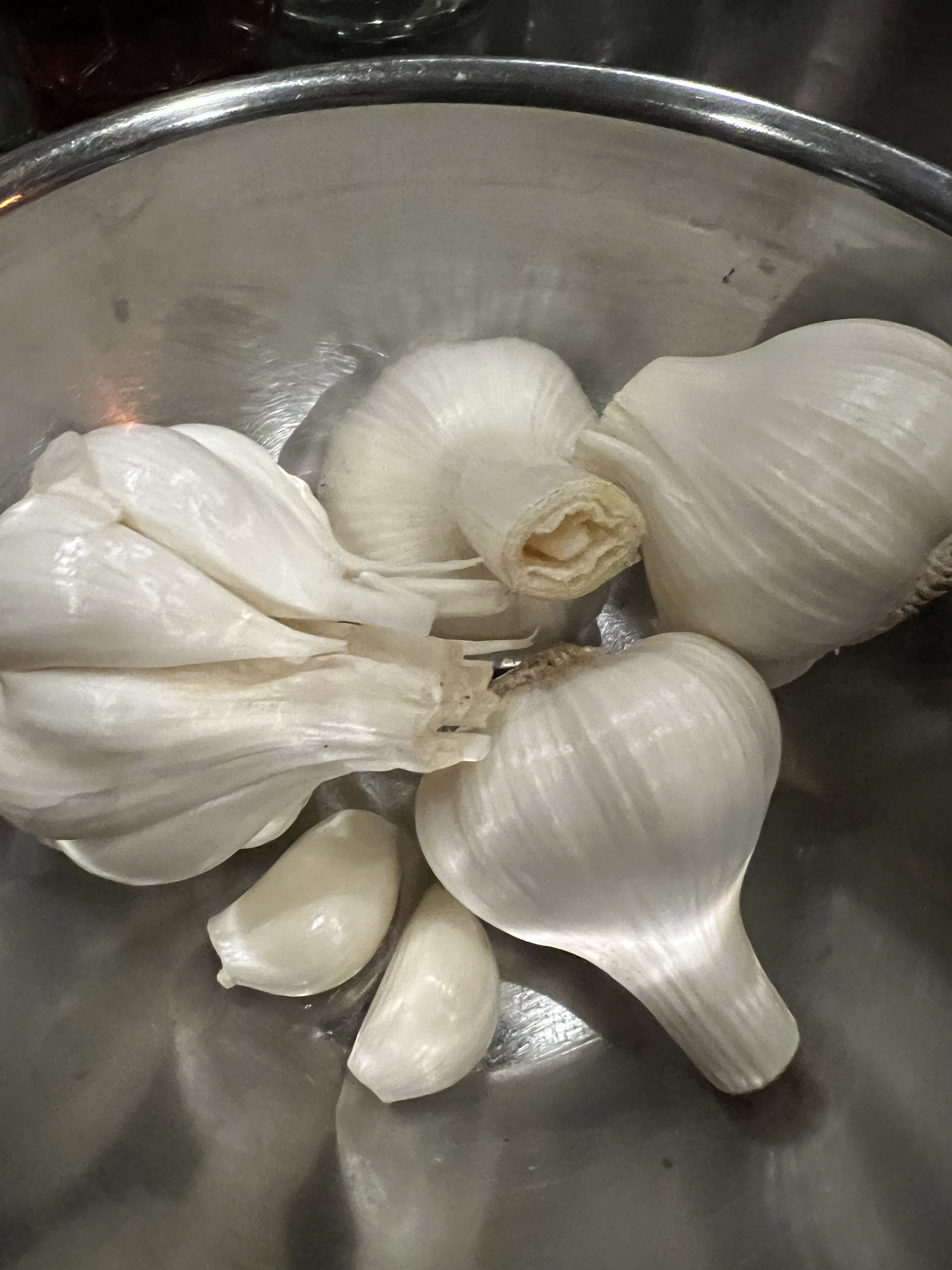 GreenTable's tweet card. 地元ゆたか農園産より 有機なフレッシュにんにく いろんなカタチで どーぞィ‼︎ 046-257-7422