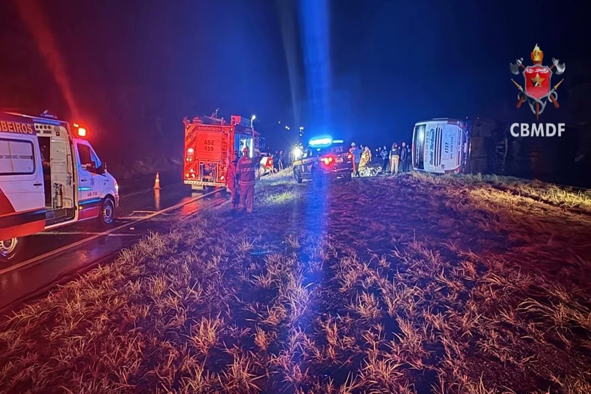 SOSESTRADAS's tweet card. Ocorrência foi registrada na noite desse domingo (23) Um sinistro (acidente) na BR-020, em Planaltina (DF), na noite desse domingo (23), envolvendo um