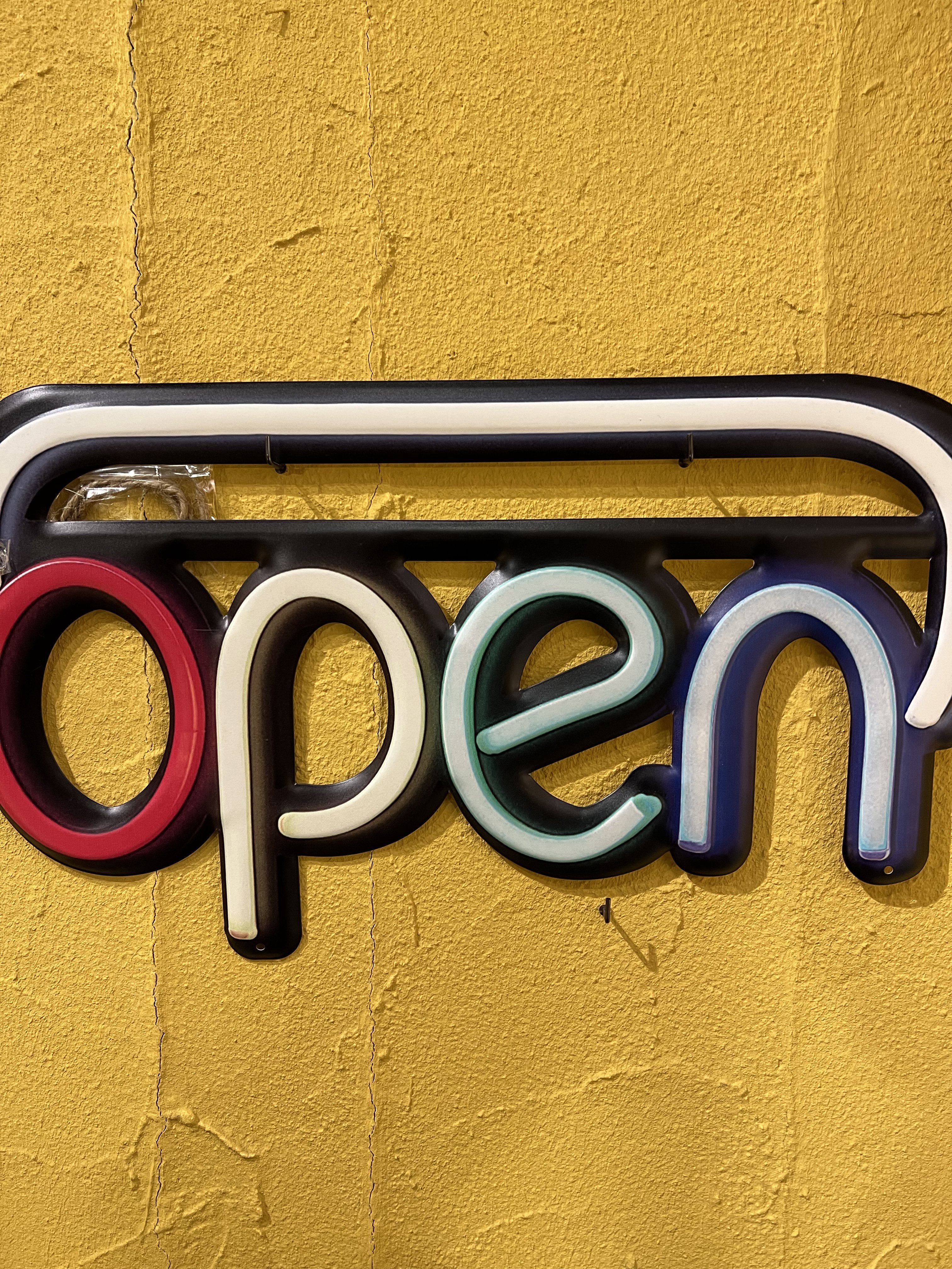 GreenTable's tweet card. ゴールデンウィーク‼︎ 普通ですけど、 通常営業しております。 よろしくどーぞィ‼︎ 046-257-7422