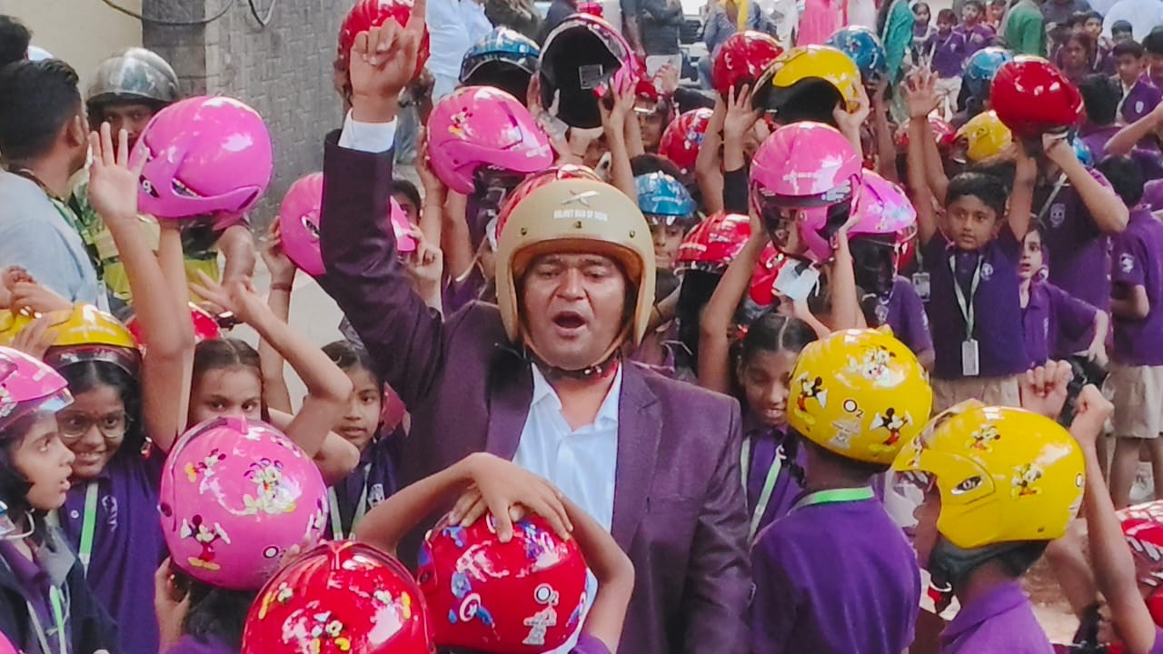 RoamingReporter's tweet card. @roamingreporter