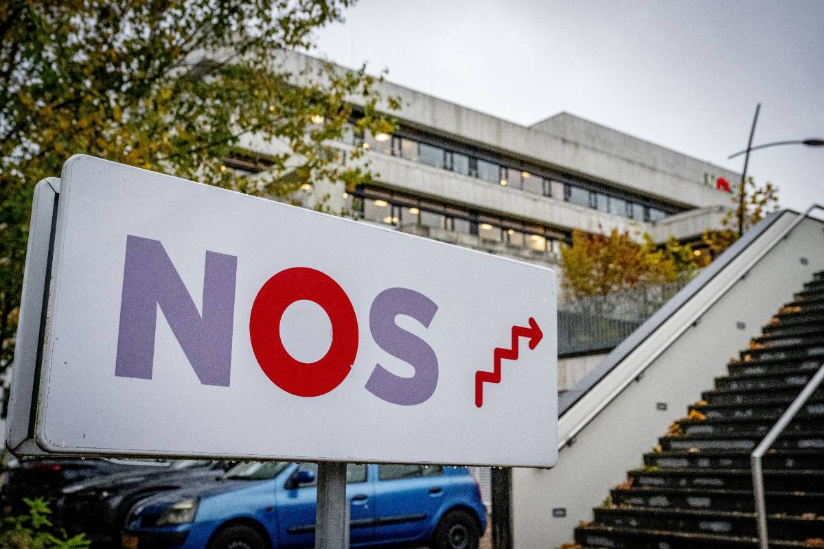 NieuwRechtsNL's tweet card. De algemeen directeur van de BBC en de hoofdredacteur van de BBC nieuwsredactie zijn onlangs opgestapt. De directe aanleiding hiervoor was de manipulatie van videobeelden van de Amerikaanse president