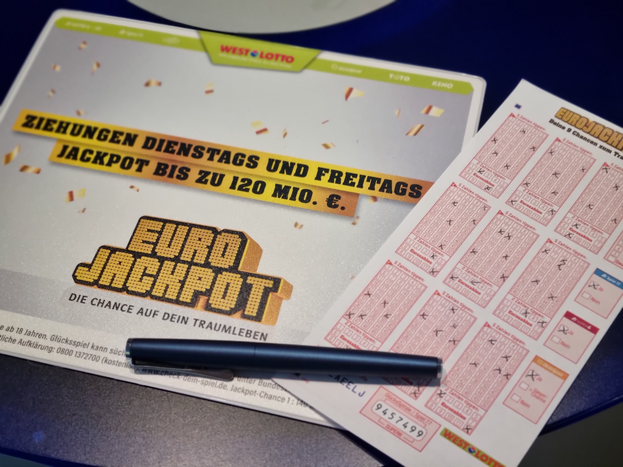 ISACASINOS's tweet card. Acht neue Eurojackpot-Millionäre: Fünf deutsche Tipper teilen sich rund 33 Mio. €, drei weitere gewinnen über 1,7 Mio. € im zweiten Rang.