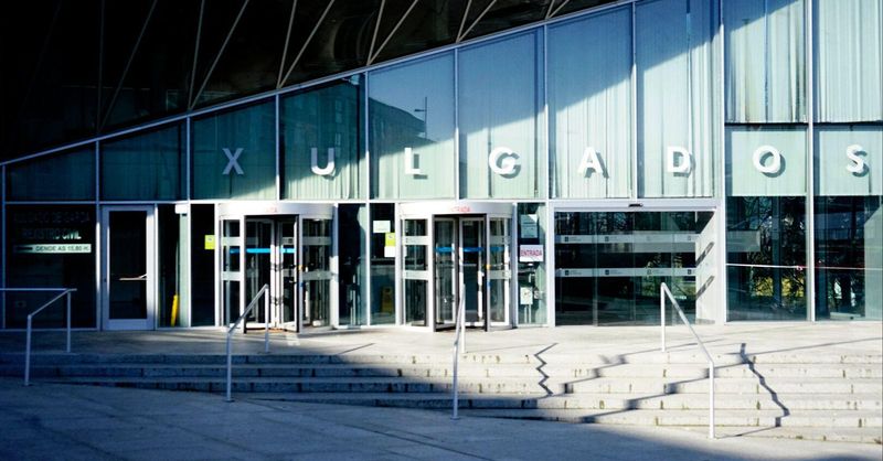 LaRegion's tweet card. Según los hechos probados, la víctima recibió un SMS en su teléfono móvil alertándole de un supuesto cargo de 105 euros