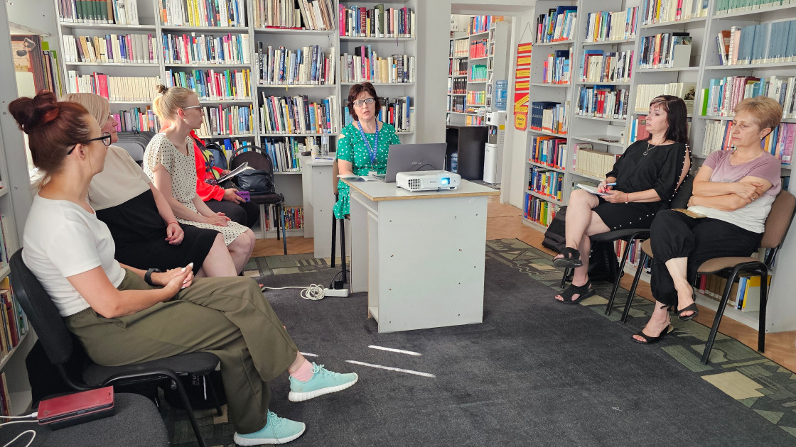 people_in_need's tweet card. Programe de vindecare emoțională și reconectare pentru familii afectate de război