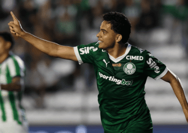 3VV's tweet card. O Palmeiras venceu o Juventude por 2x0 pela R31 do Brasileiro e voltou a assumir a liderança do Campeonato. Bruno Rodrigues e Felipe Anderson marcaram.
