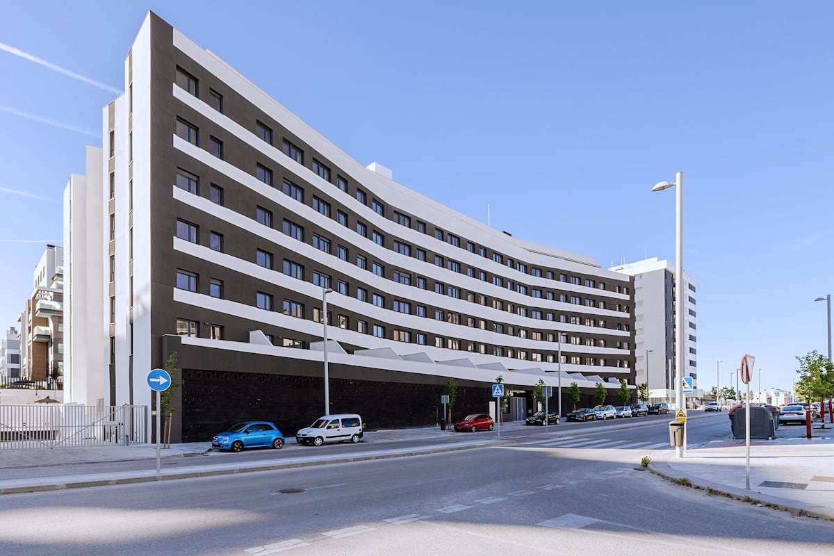 CincoDiascom's tweet card. Los analistas aplauden la operación para Aedas, cuyos títulos suben más del 11% acercándose al nuevo precio de la oferta, en 24 euros