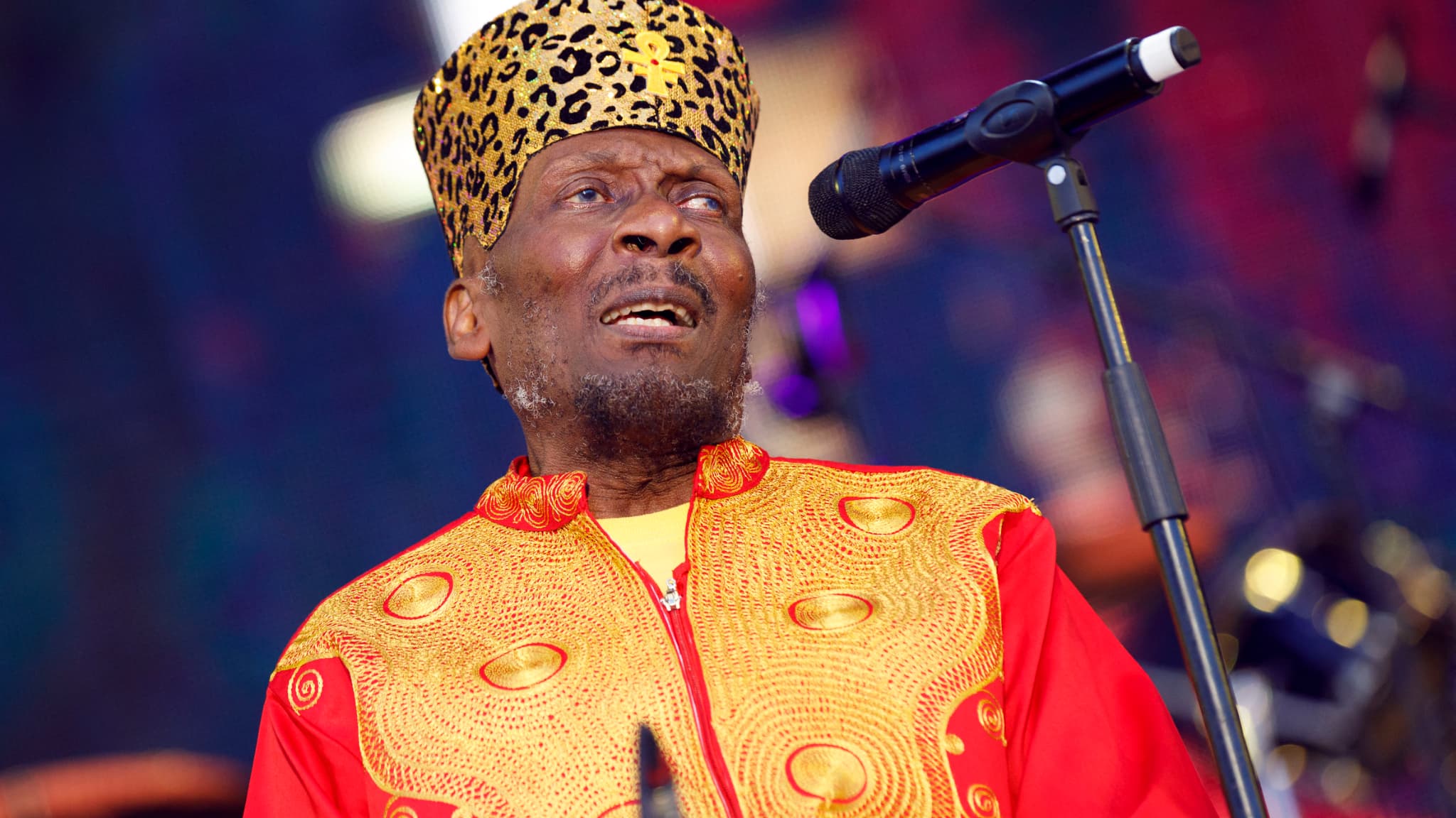 pierrelescure's tweet card. Le chanteur jamaïcain Jimmy Cliff, connu pour de nombreux tubes comme Reggae Night, Many Rivers to Cross ou sa reprise de I Can See Clearly Now, est mort à 81 ans, annonce sa famille.