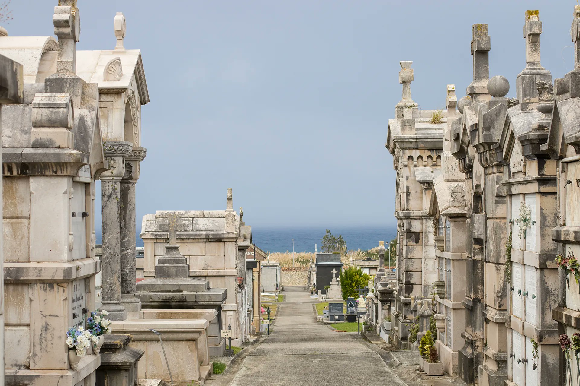 cemen_ciriego's tweet card. Espacios dignos para honrar a los nuestros Ofrecemos diversas unidades de enterramiento diseñadas para adaptarse a las necesidades, tradiciones y