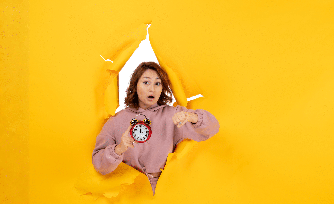 desklog's tweet card. Learn how structured timed breaks prevent burnout and improve employee focus. Use Desklog's feature to implement the 90-minute cycle for sustained flow