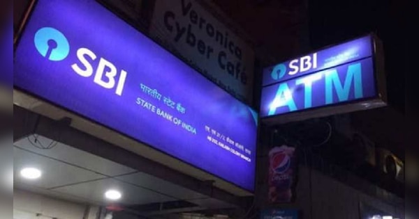 ZeeNews's tweet card. नई दिल्लीः भारतीय स्टेट बैंक (SBI) ने अपने एटीएम (ATM) से कैश विड्रॉल (Cash Withdrwal) के नियमों में परिवर्तन कर दिया है. बैंक ने इन नियमों को 18 सितंबर से लागू किया था, जिसके बारे में दोबारा से...