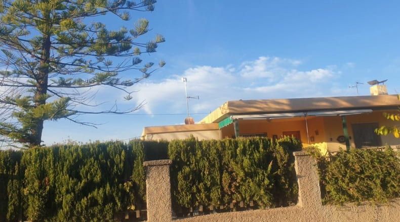 revistapoble's tweet card. La tarde-noche de este viernes estuvo marcada por una oleada de robos en la zona del Camí la Ermita y el Camí Fornets, en Vila-real, donde