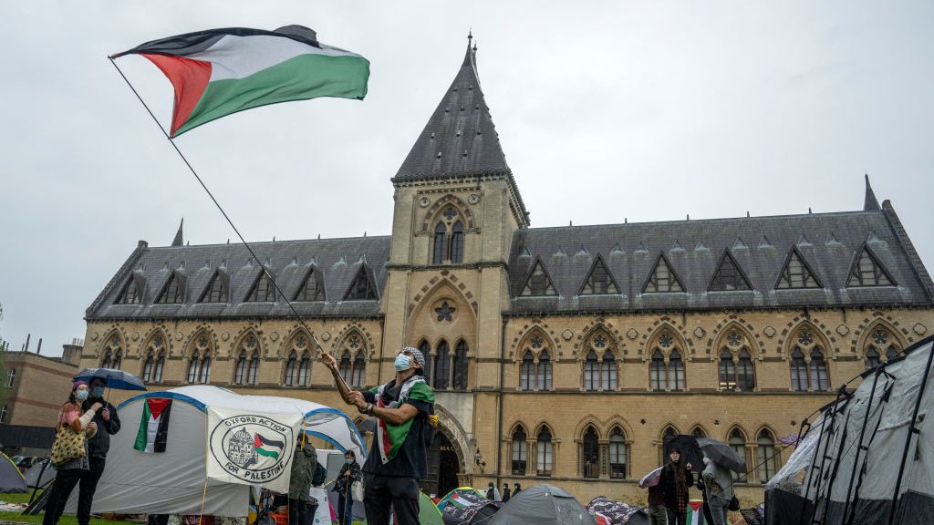 JewishChron's tweet card. Lord Hague’s address to Oxford Chabad Society on antisemitism and free speech