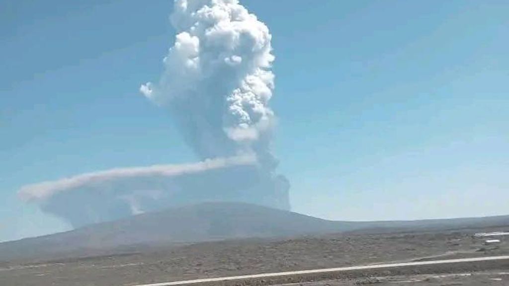 BoswachterRob's tweet card. De Hayli Gubbi was voor zover bekend duizenden jaren inactief. As uit de vulkaan waait op grote hoogte richting het Arabische schiereiland en Azië.